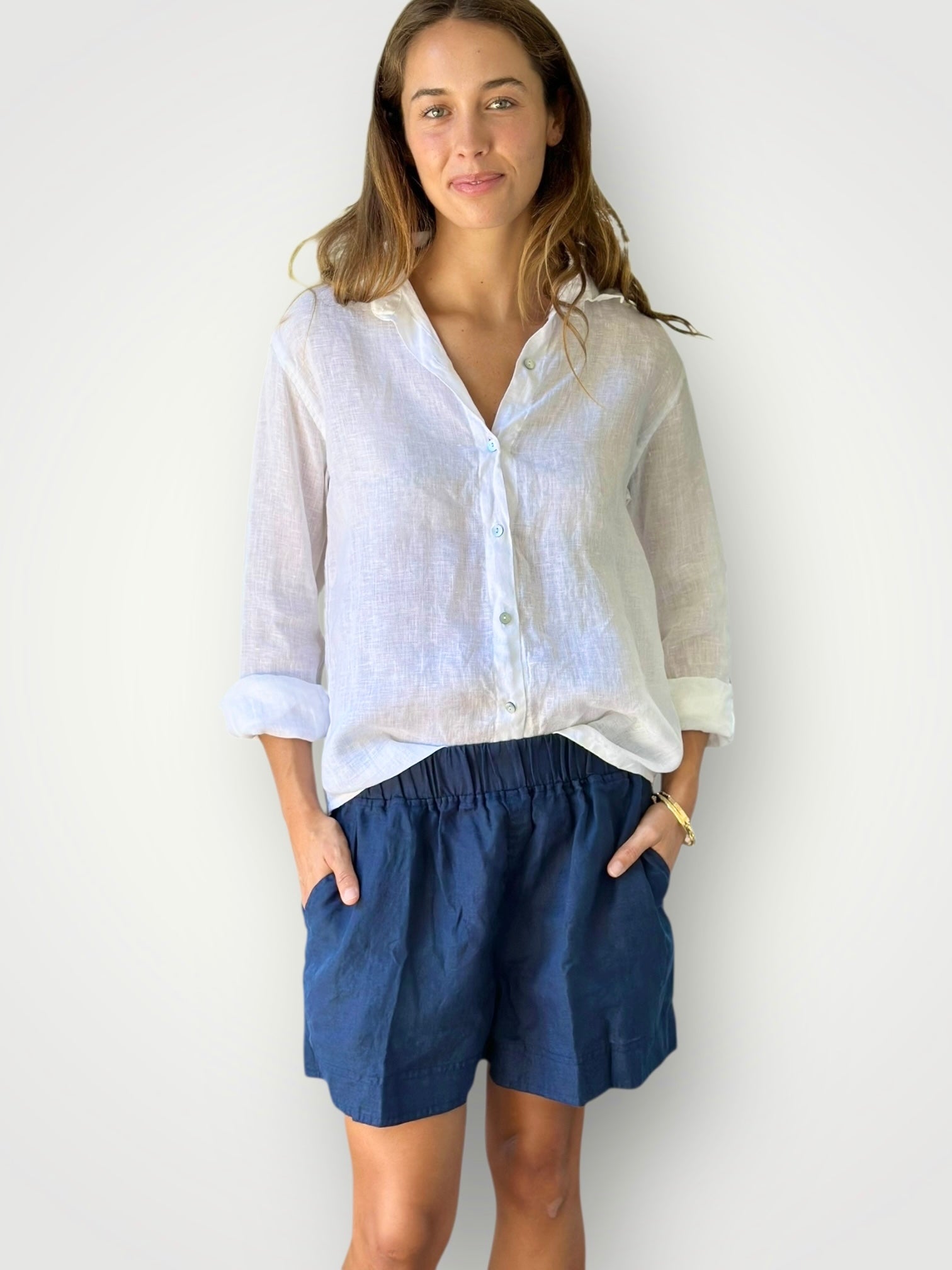 abbey short - navy linen Apparel