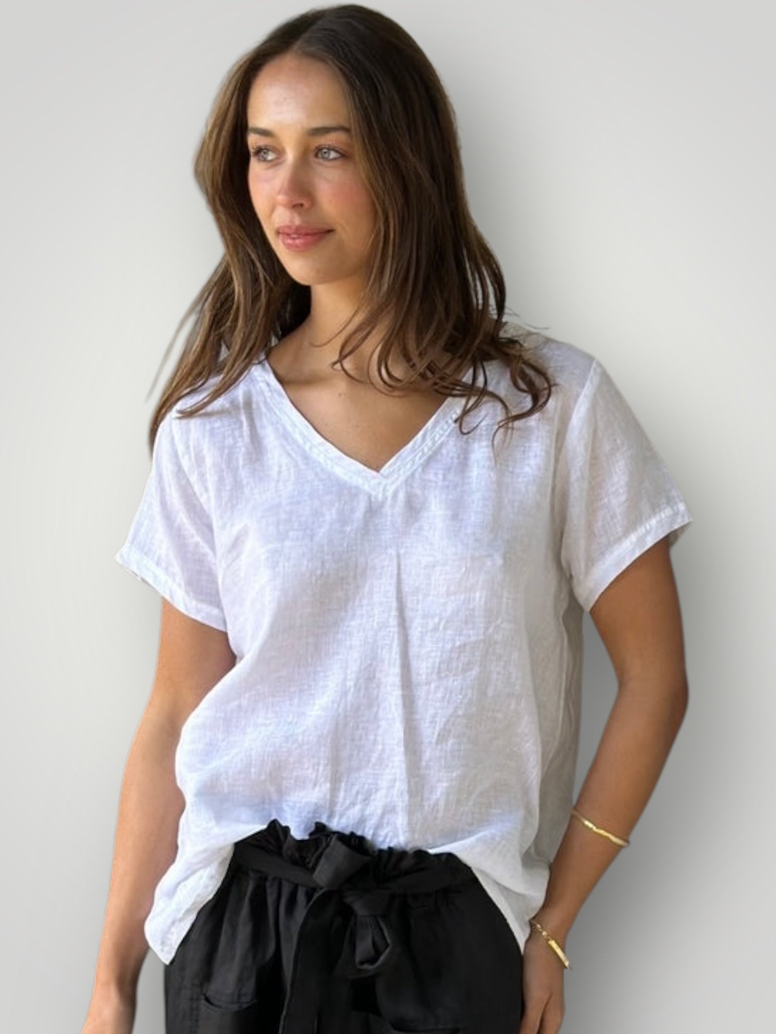ellie top v neck-white linen Apparel