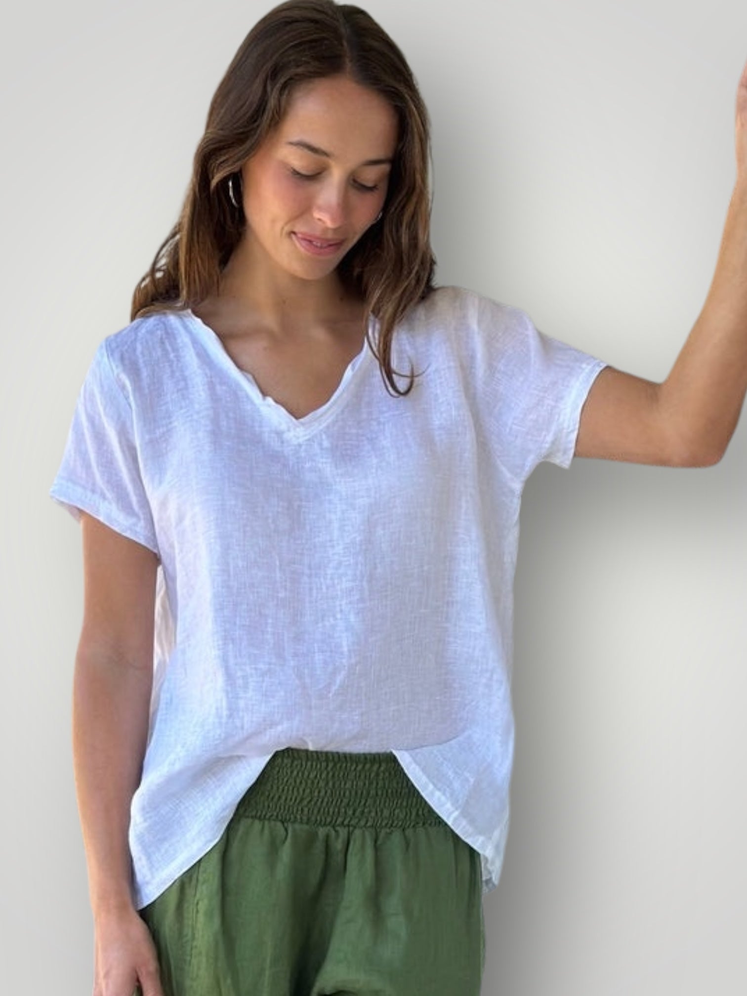 ellie top v neck-white linen Apparel