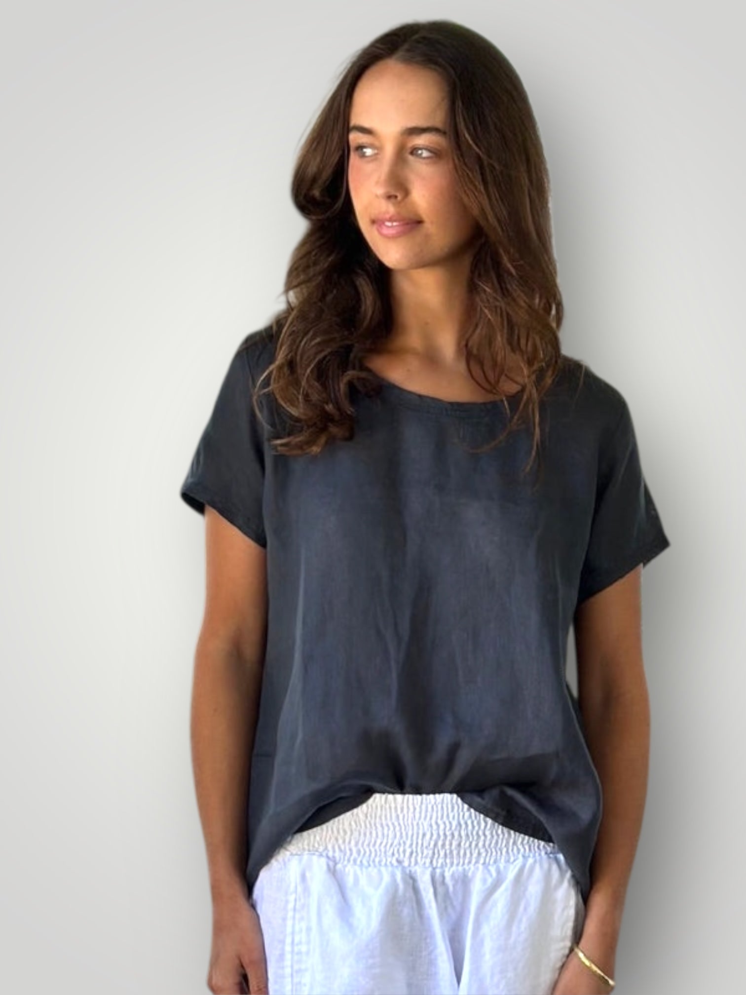ellie round neck-charcoal linen Apparel