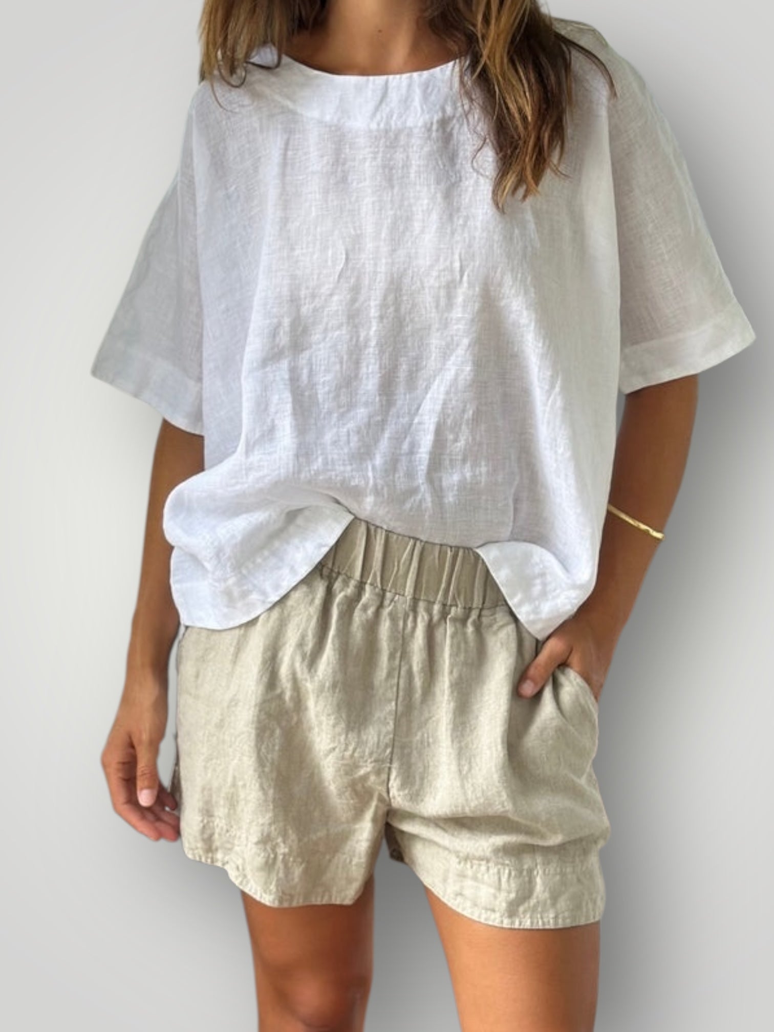 abbey short - natural linen Apparel