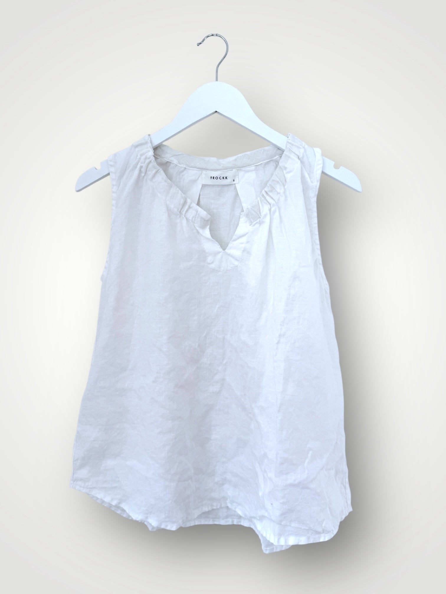 lucy top-white linen Apparel