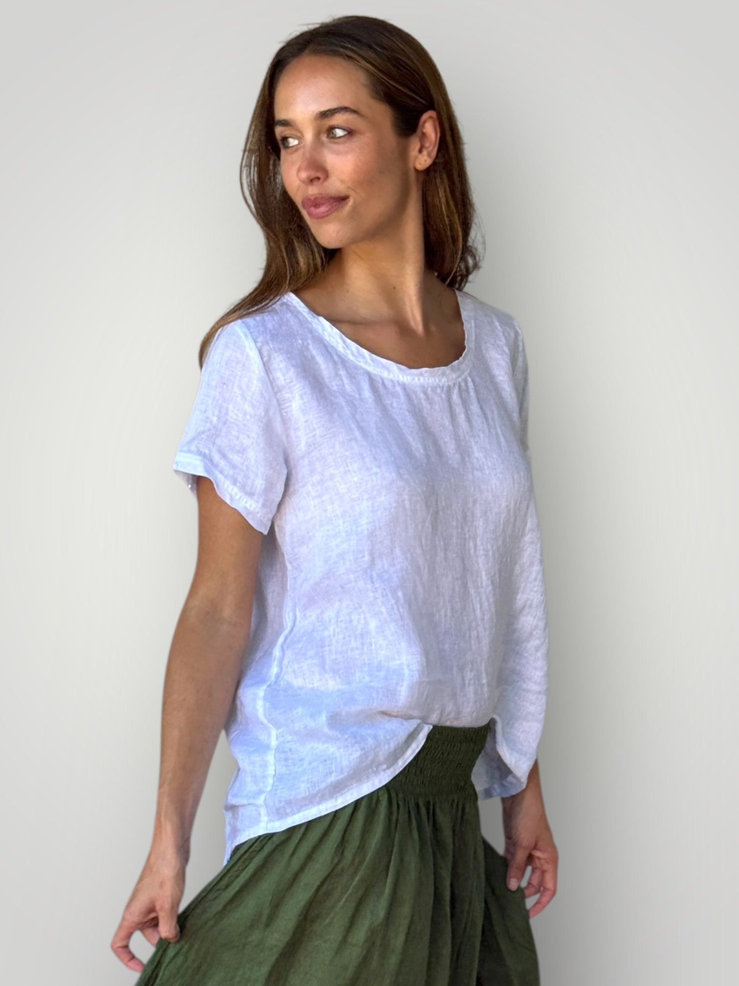 ellie round neck-white linen Apparel