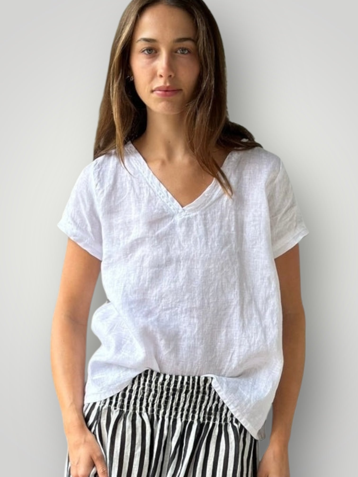 ellie top v neck-white linen Apparel