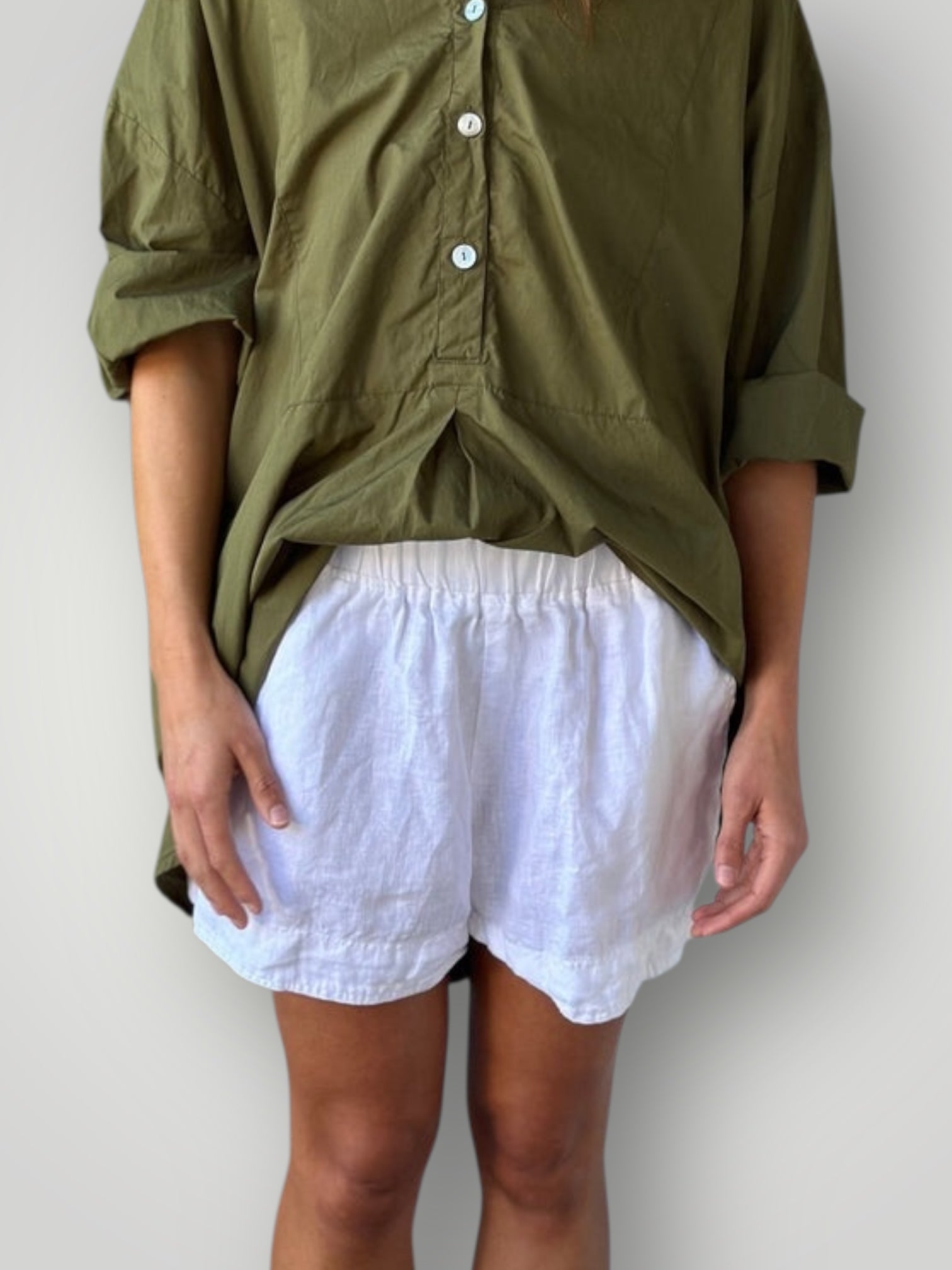 abbey short - white linen Apparel