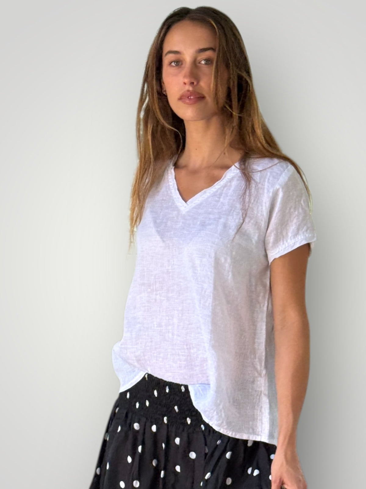 ellie top v neck-white linen Apparel