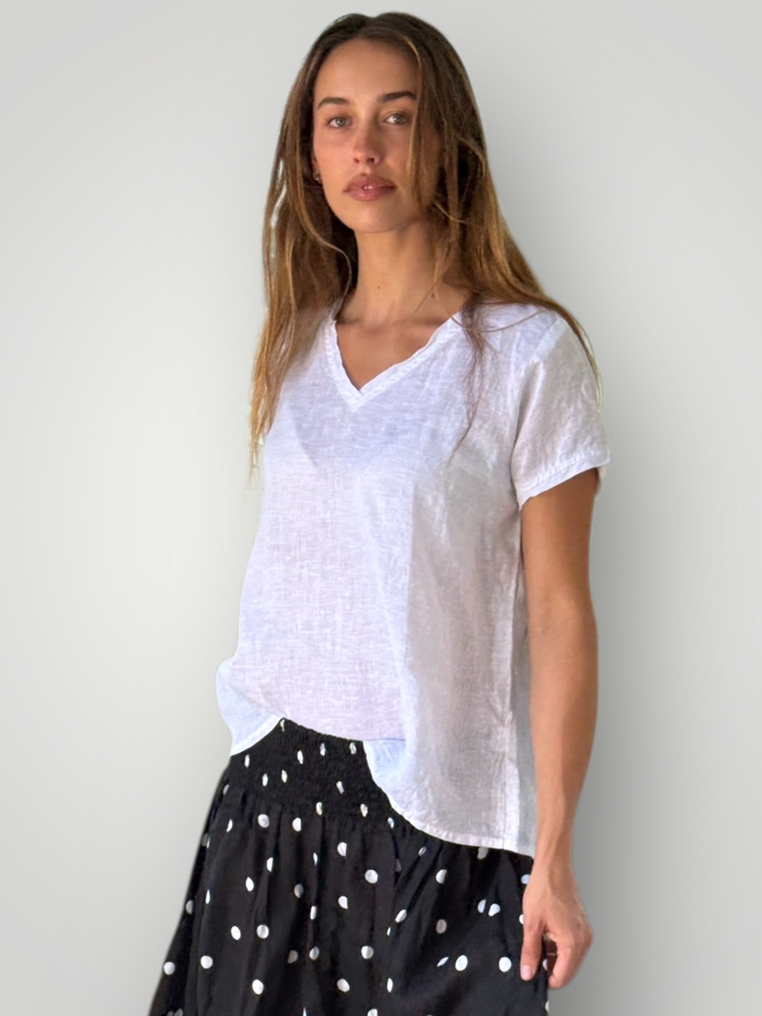 ellie top v neck-white linen Apparel