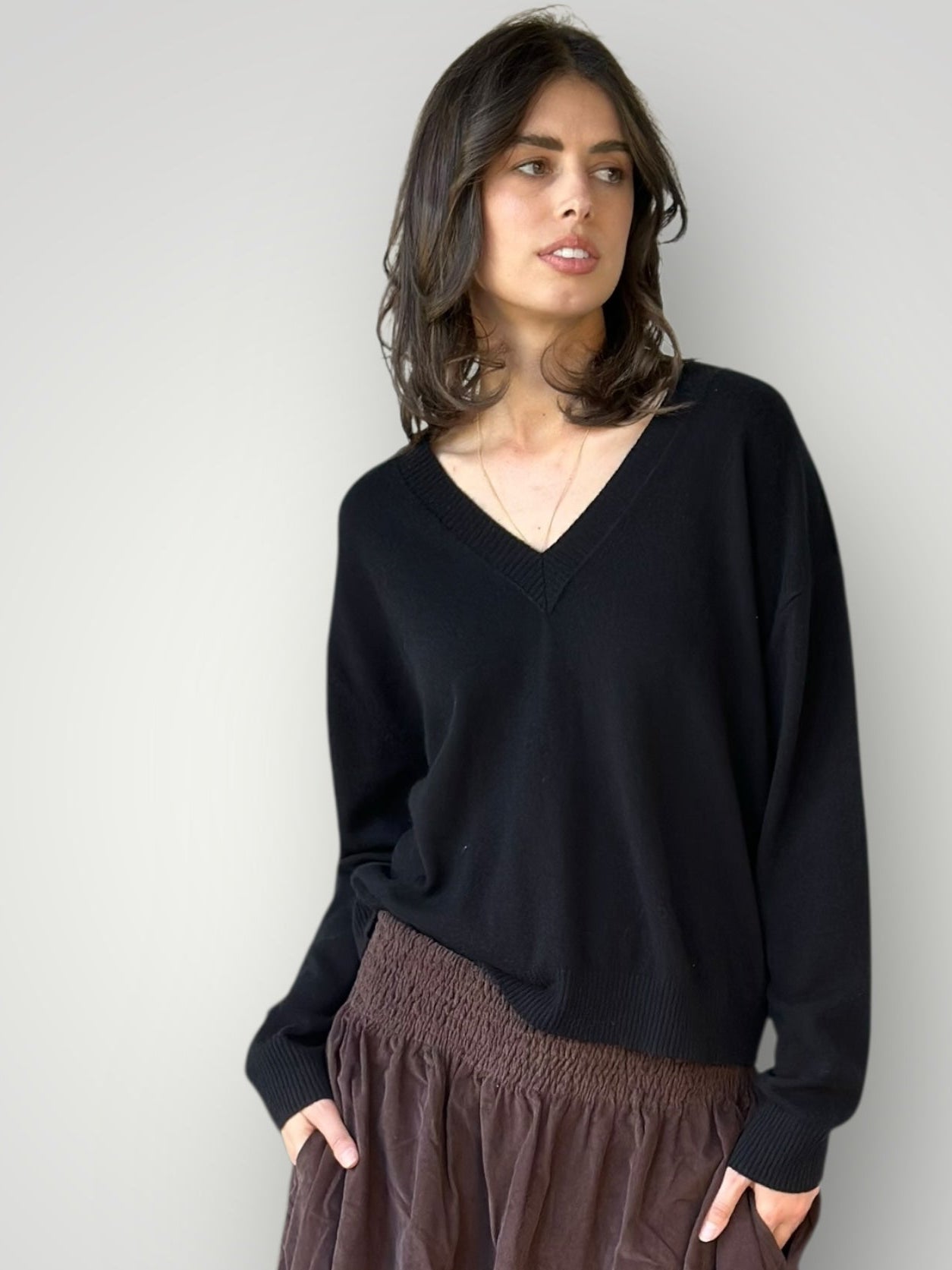 mavis v neck knit- -black cashmere Apparel