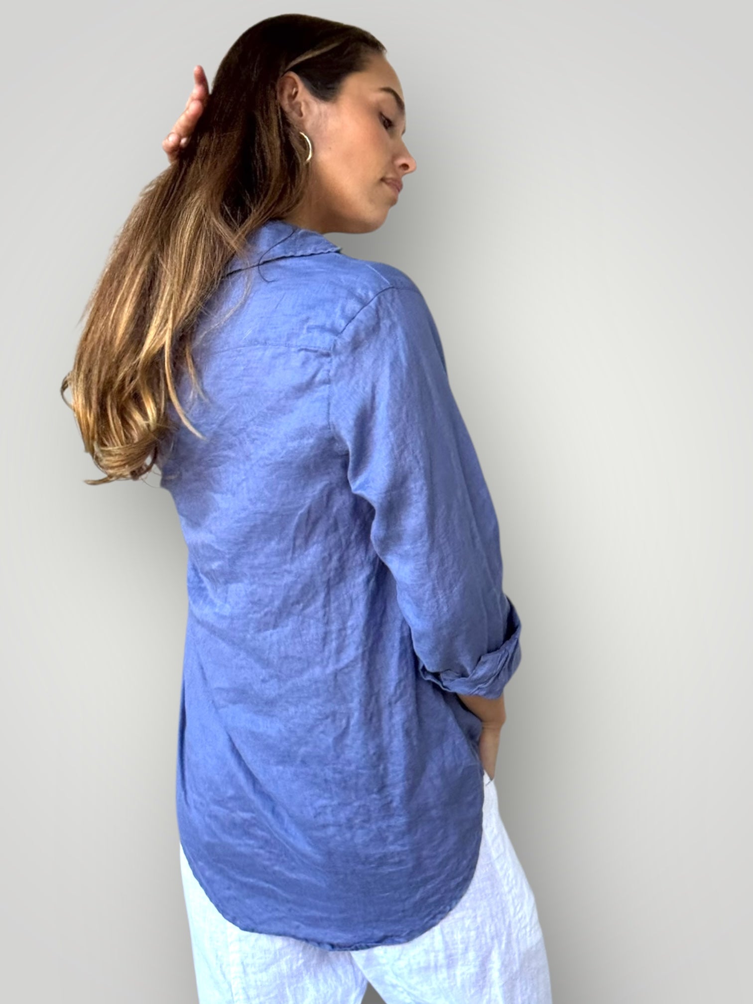 erika shirt-cornflower linen Apparel