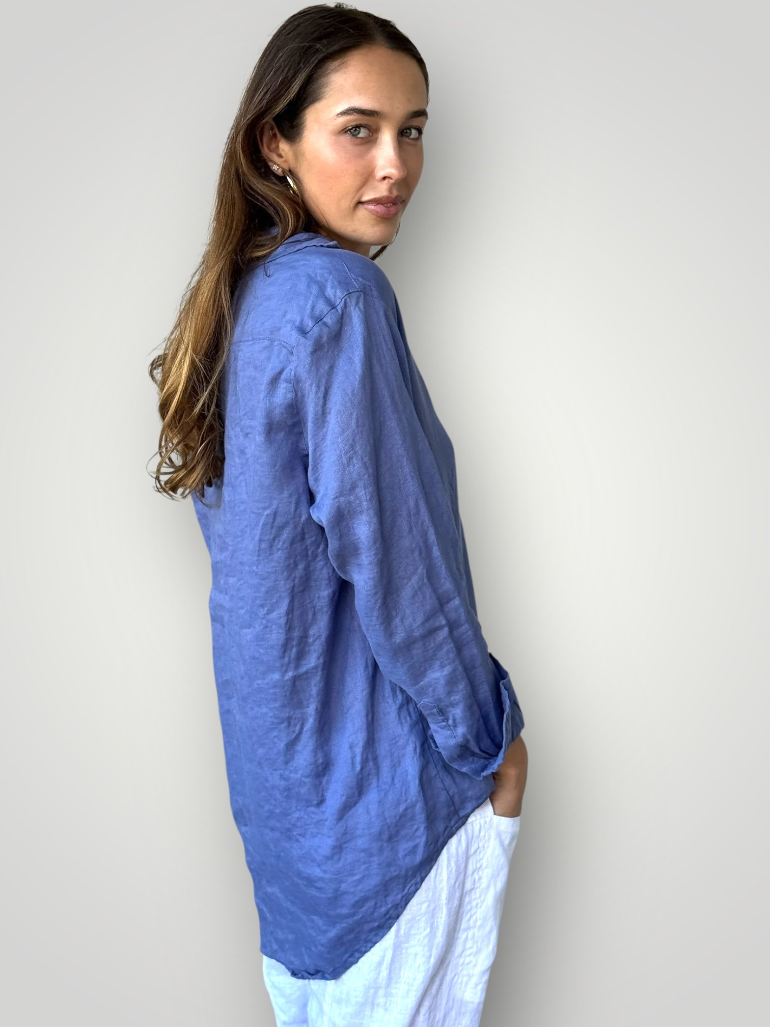 erika shirt-cornflower linen Apparel