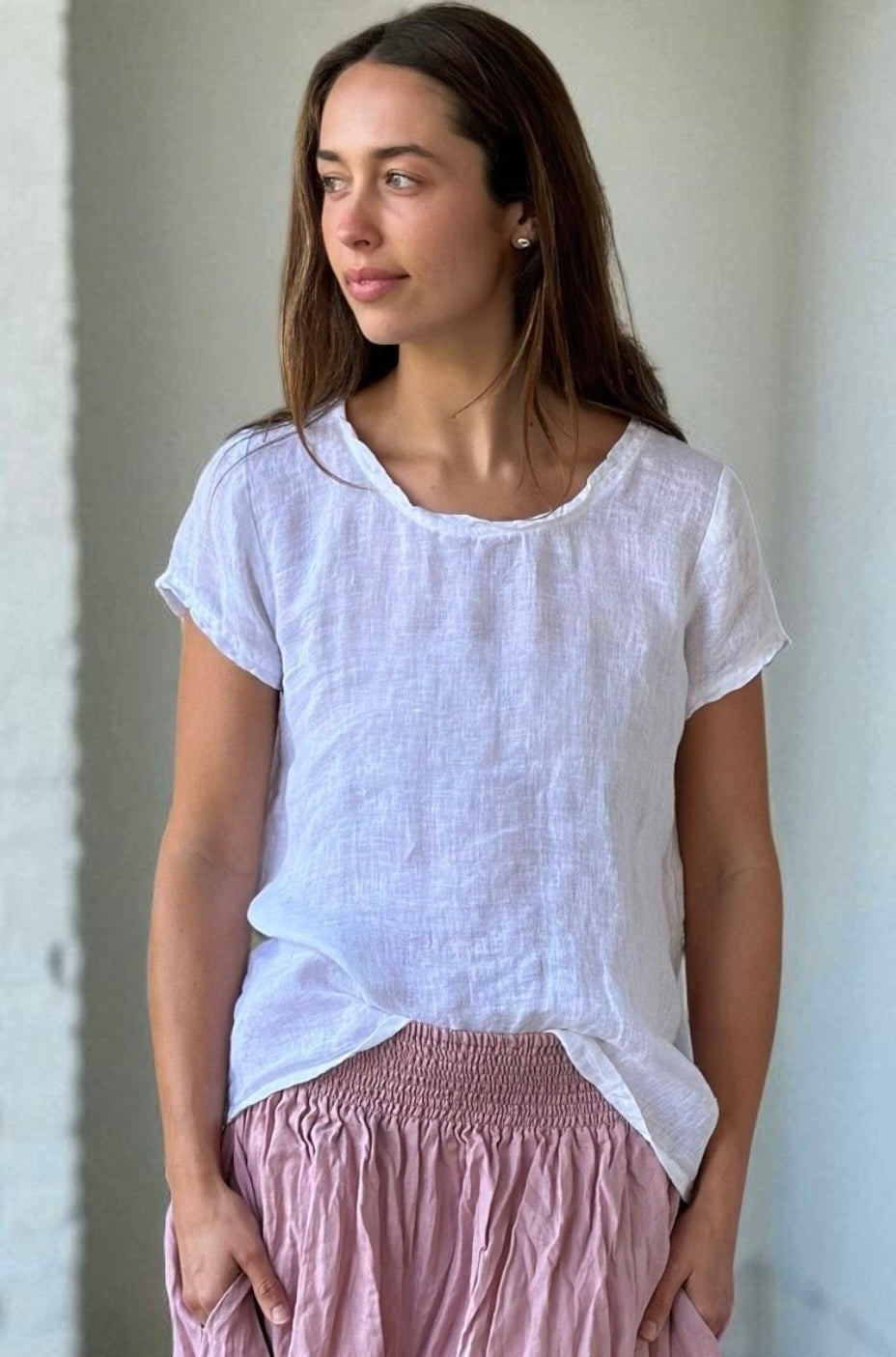 ellie round neck-white linen Apparel