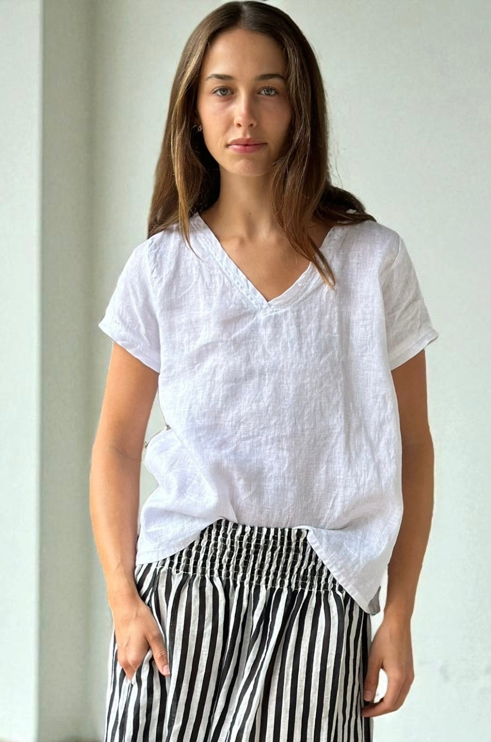 ellie top v neck-white linen Apparel