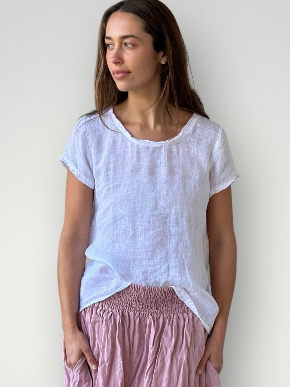 ellie round neck-white linen Apparel