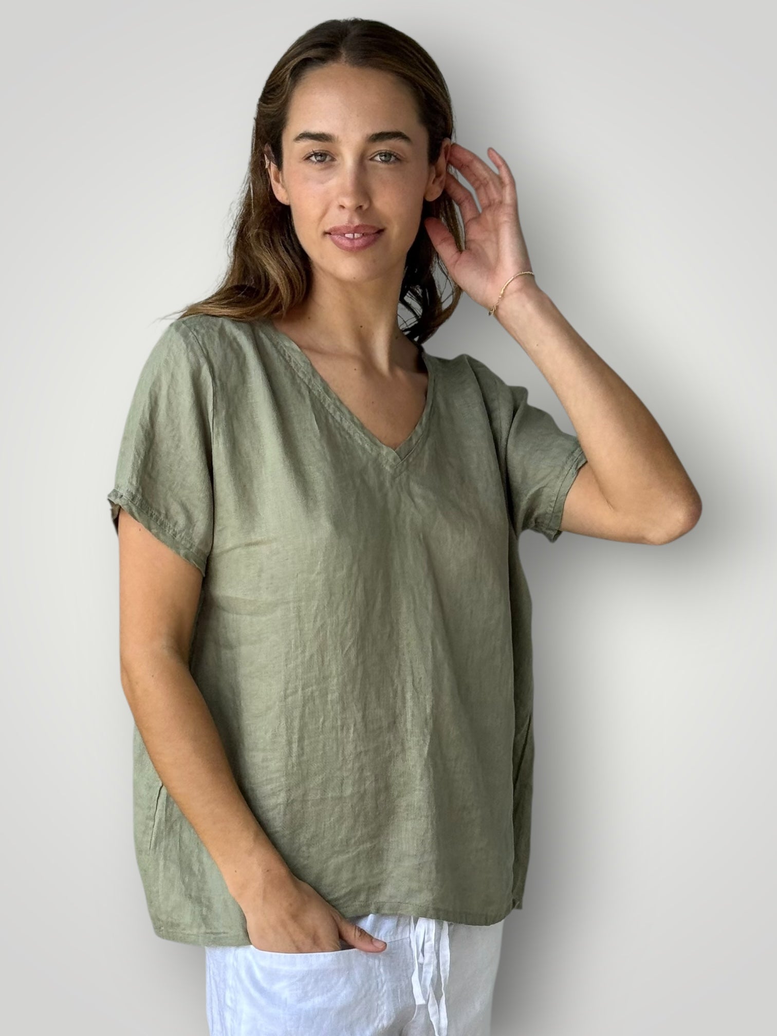 ellie v neck-sage linen Apparel