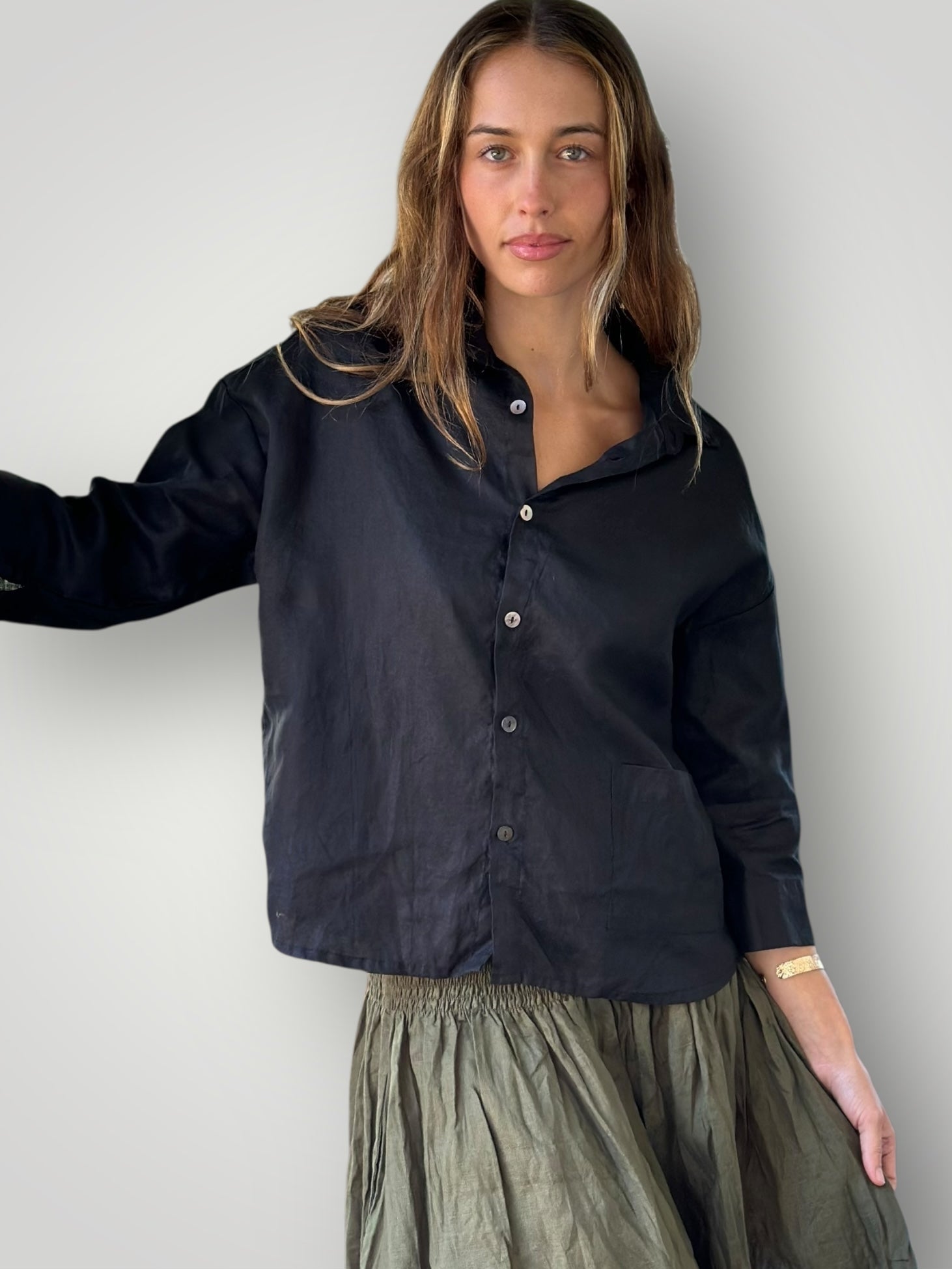 deanna shirt - black linen Apparel