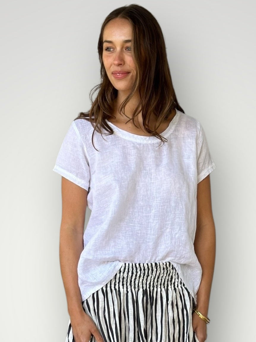 ellie round neck-white linen Apparel