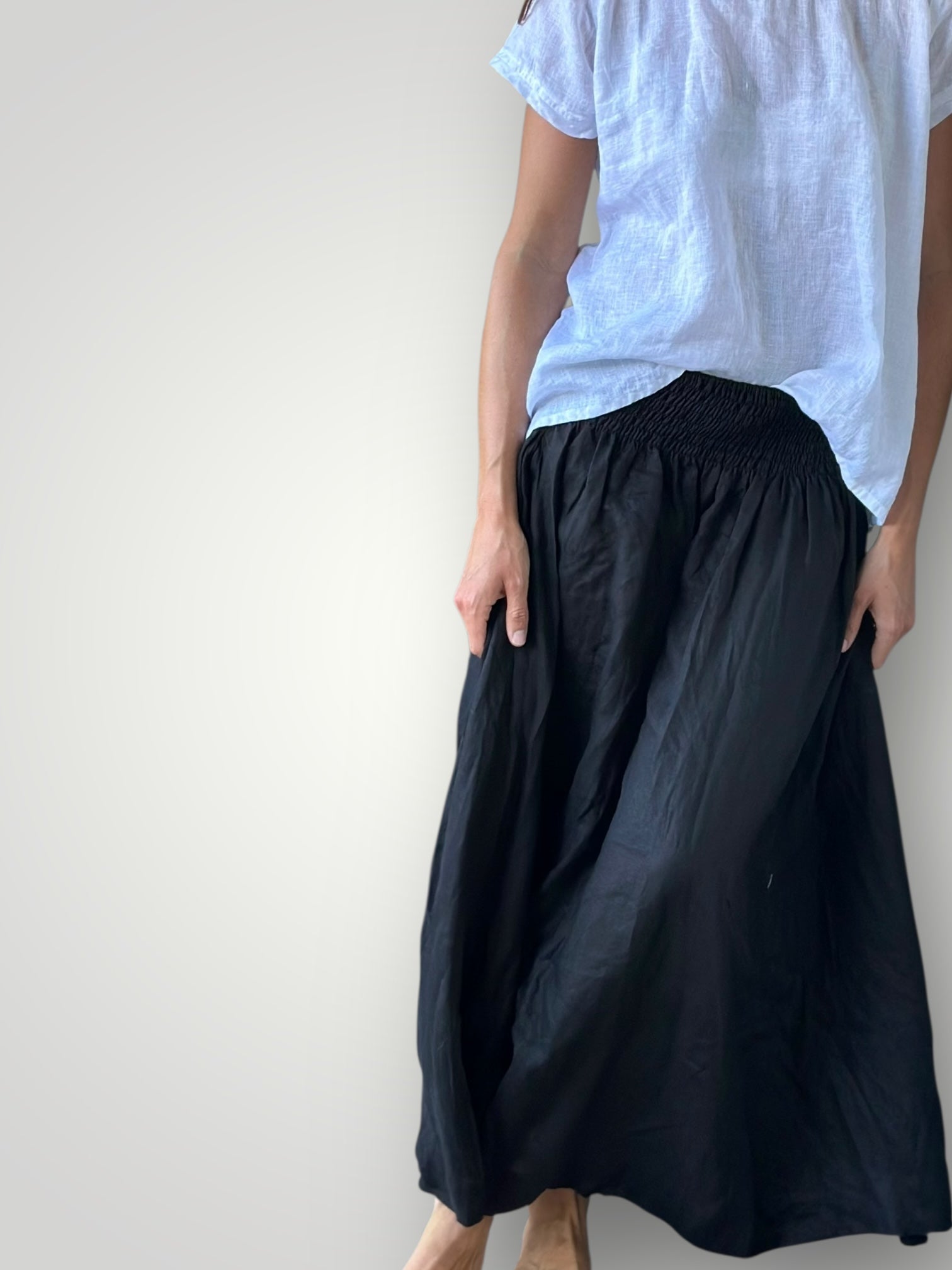 lulu skirt - black linen Apparel