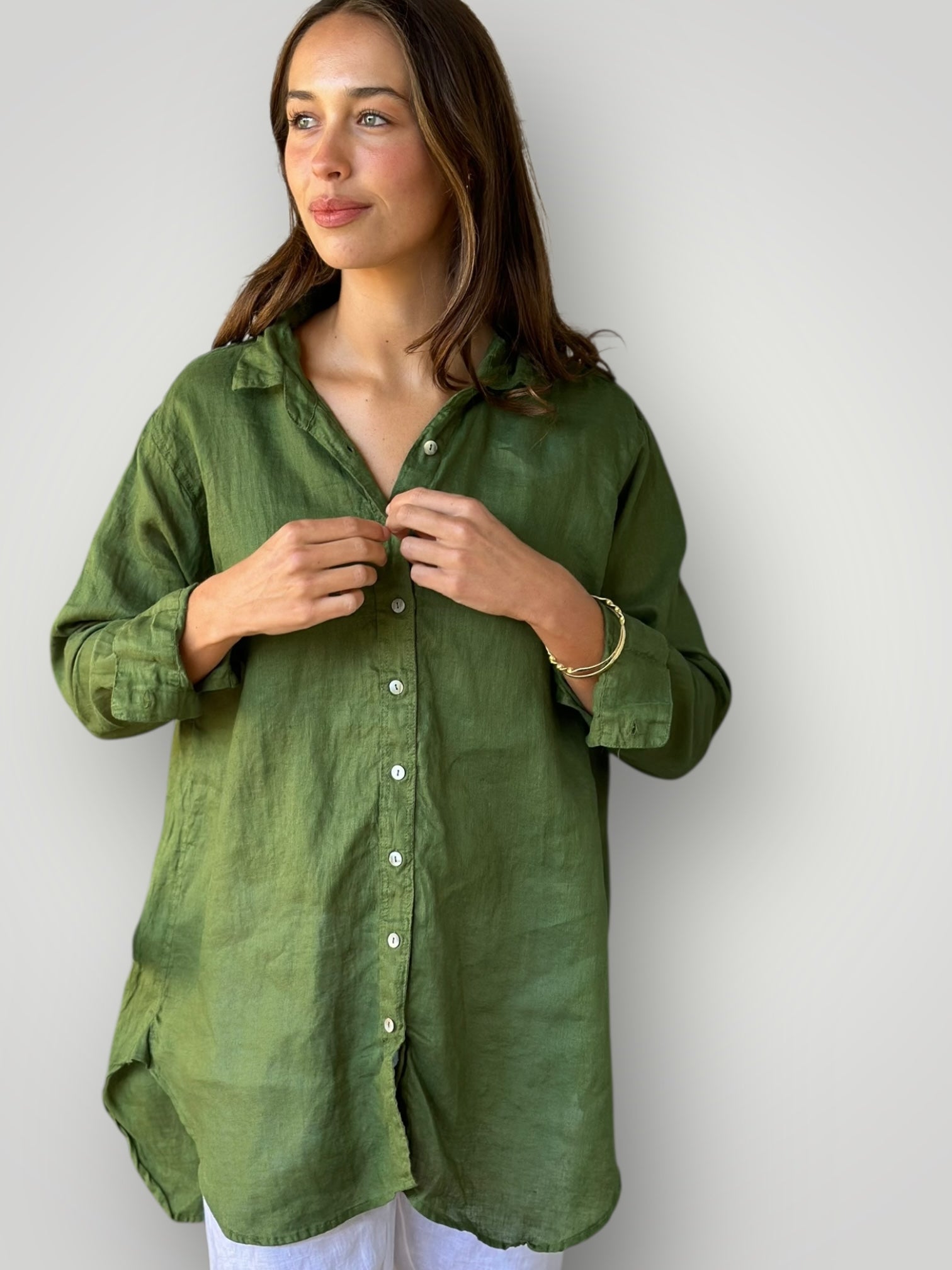skyla shirt - moss linen Apparel