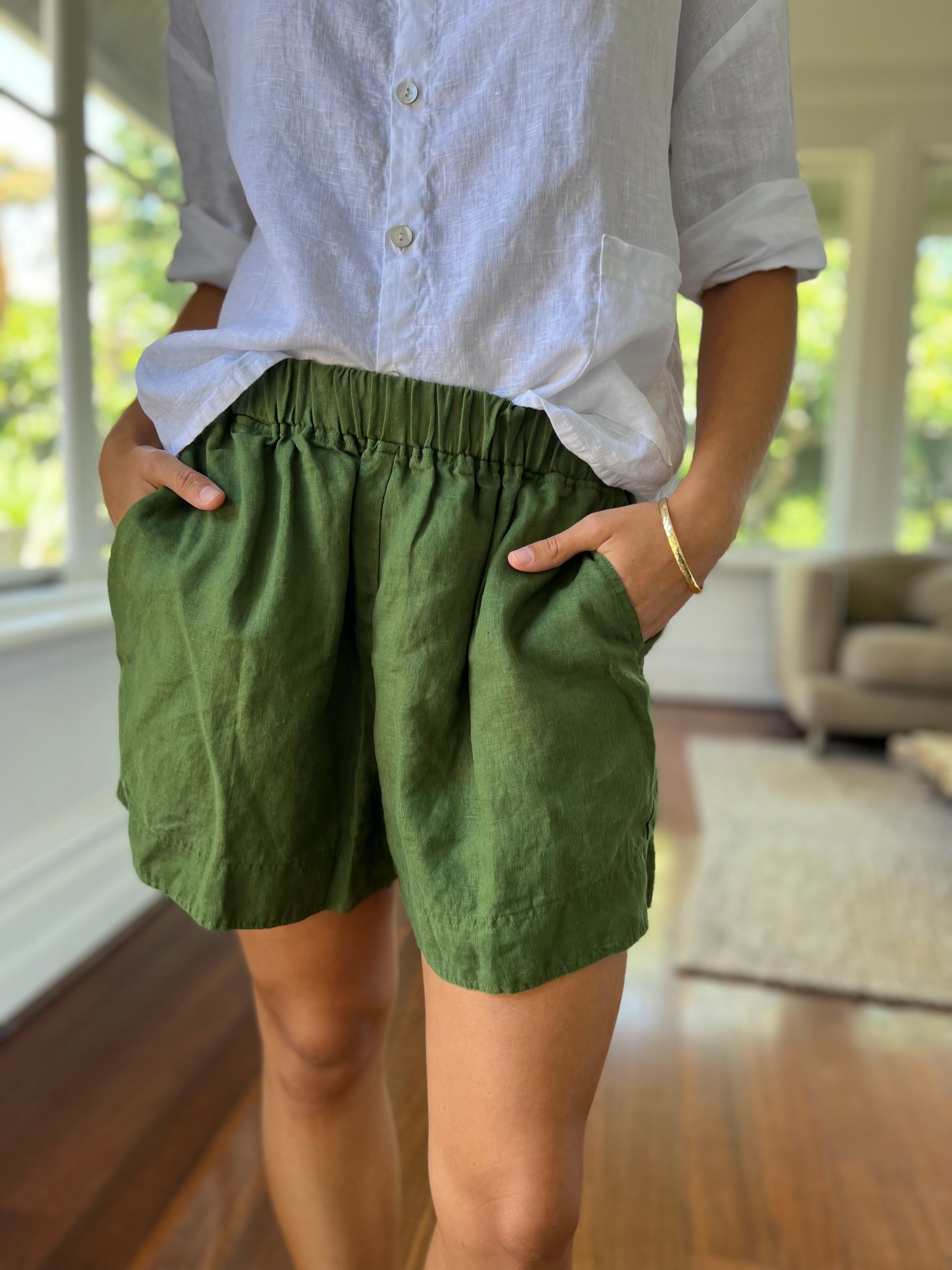 abbey short - moss linen Apparel  